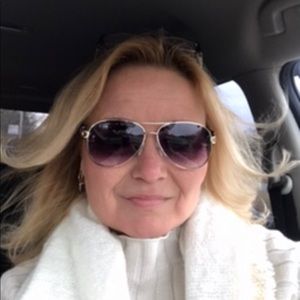 Meet your Posher, Deborah